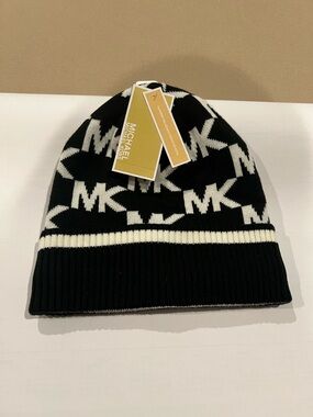 NWT Michael Kors Black & White MK Logo Knit Beanie